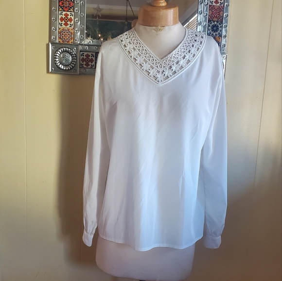 Vintage embroidered white blouse large - Picture 4 of 11